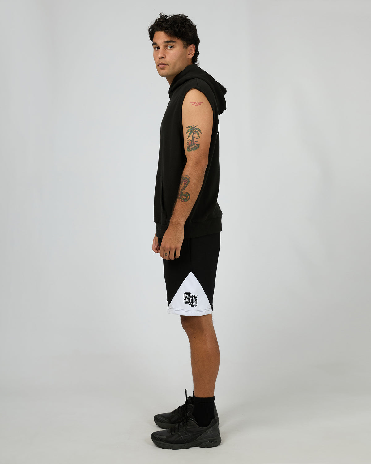 Conquered Hooded Muscle Black