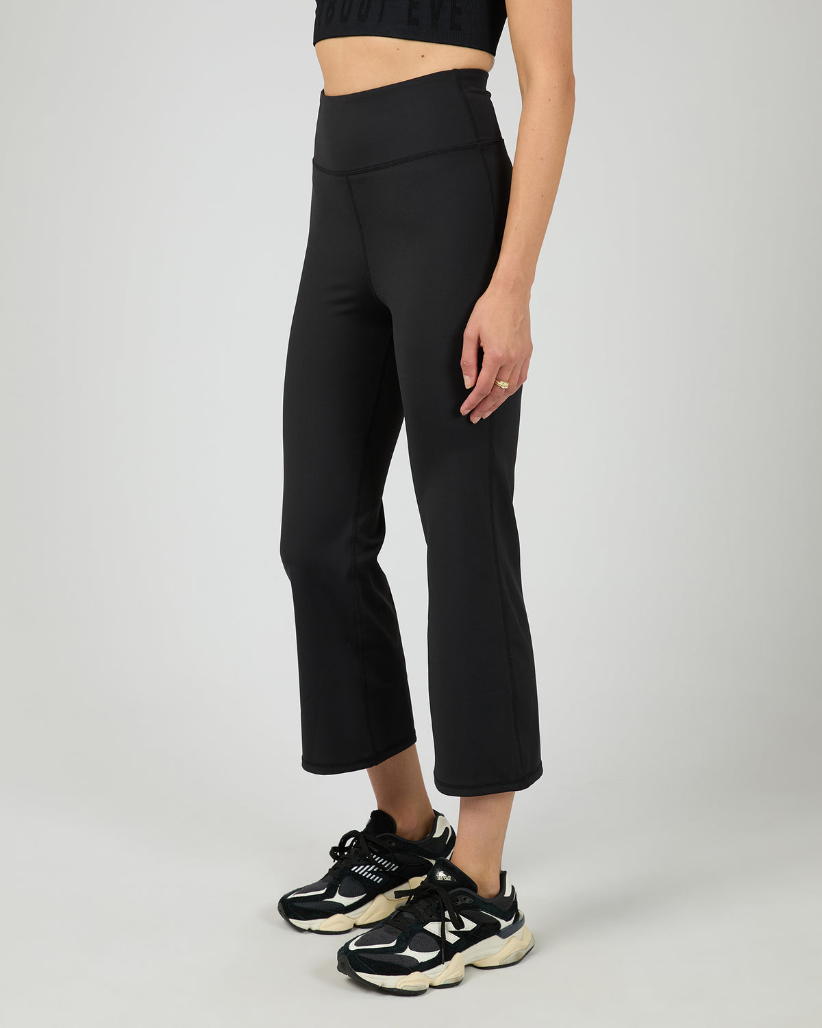 Studio Crop Flare Pant Black
