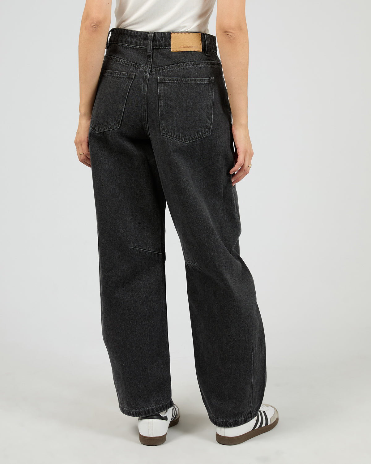 Hallie Barrel Leg Jean Coal