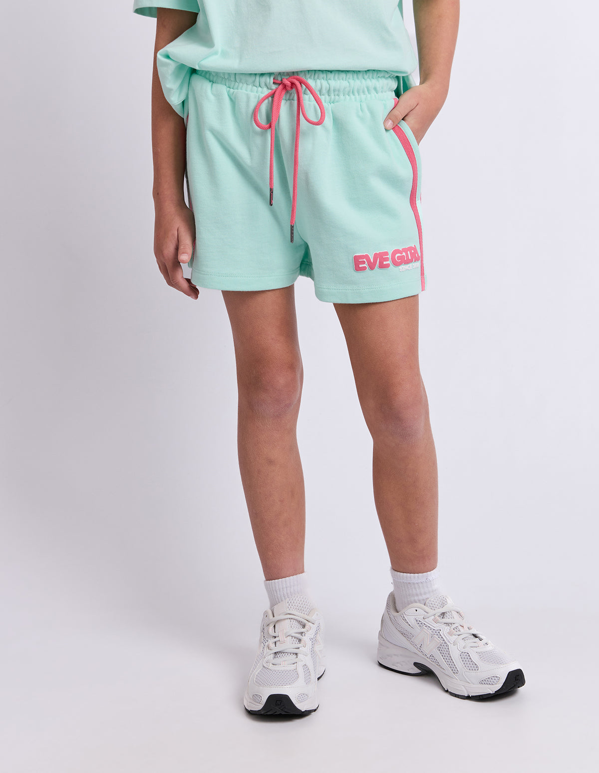 9582002.MINT_1_1785207232000