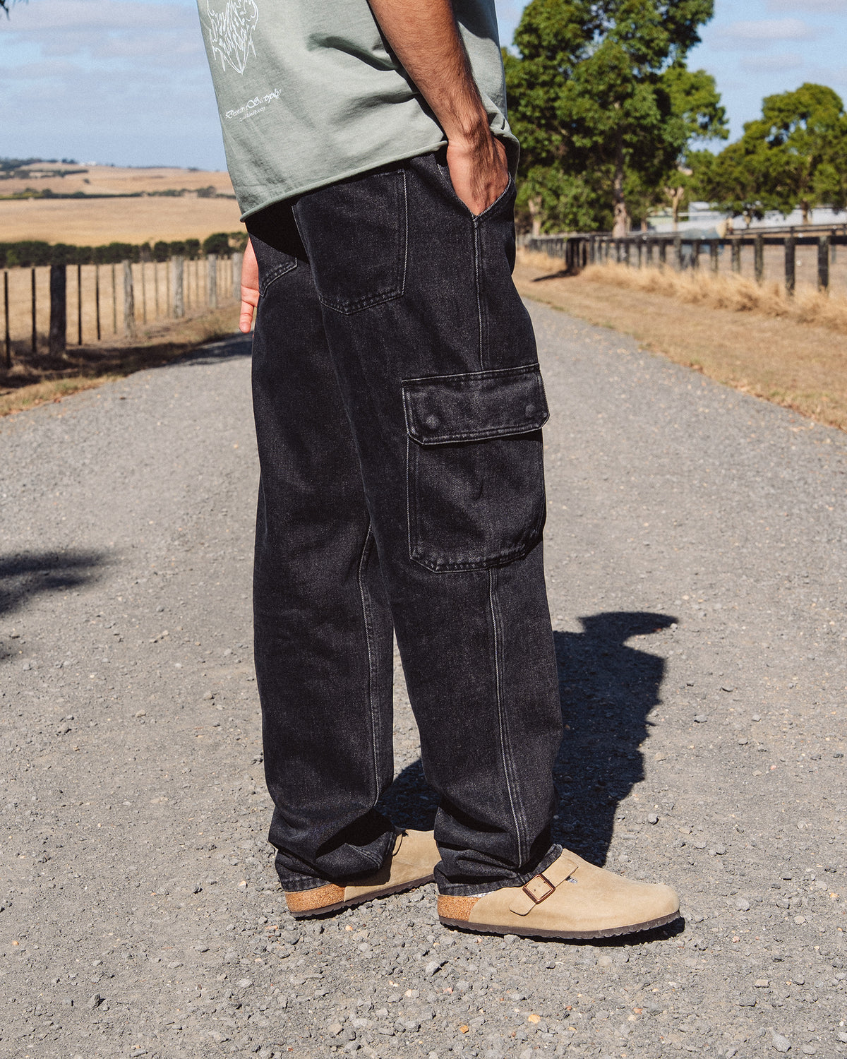Embroidery Cargo Jean Washed Black