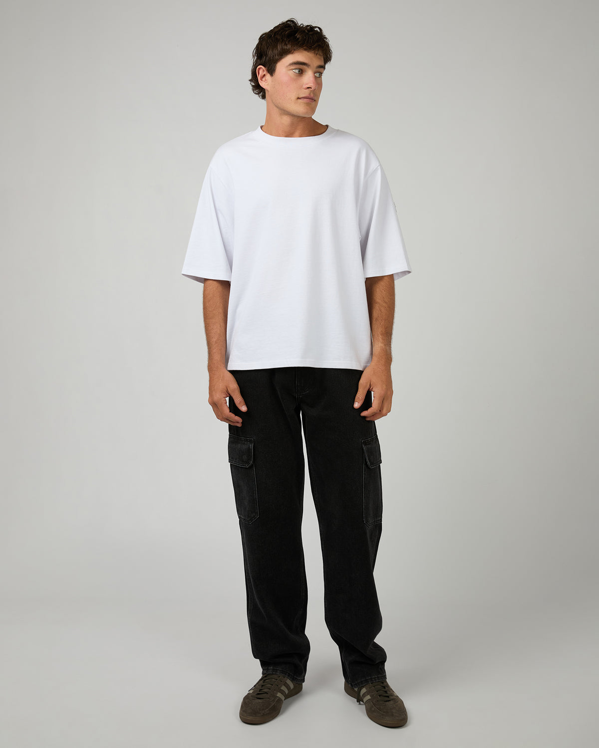 Embroidery Cargo Jean Washed Black