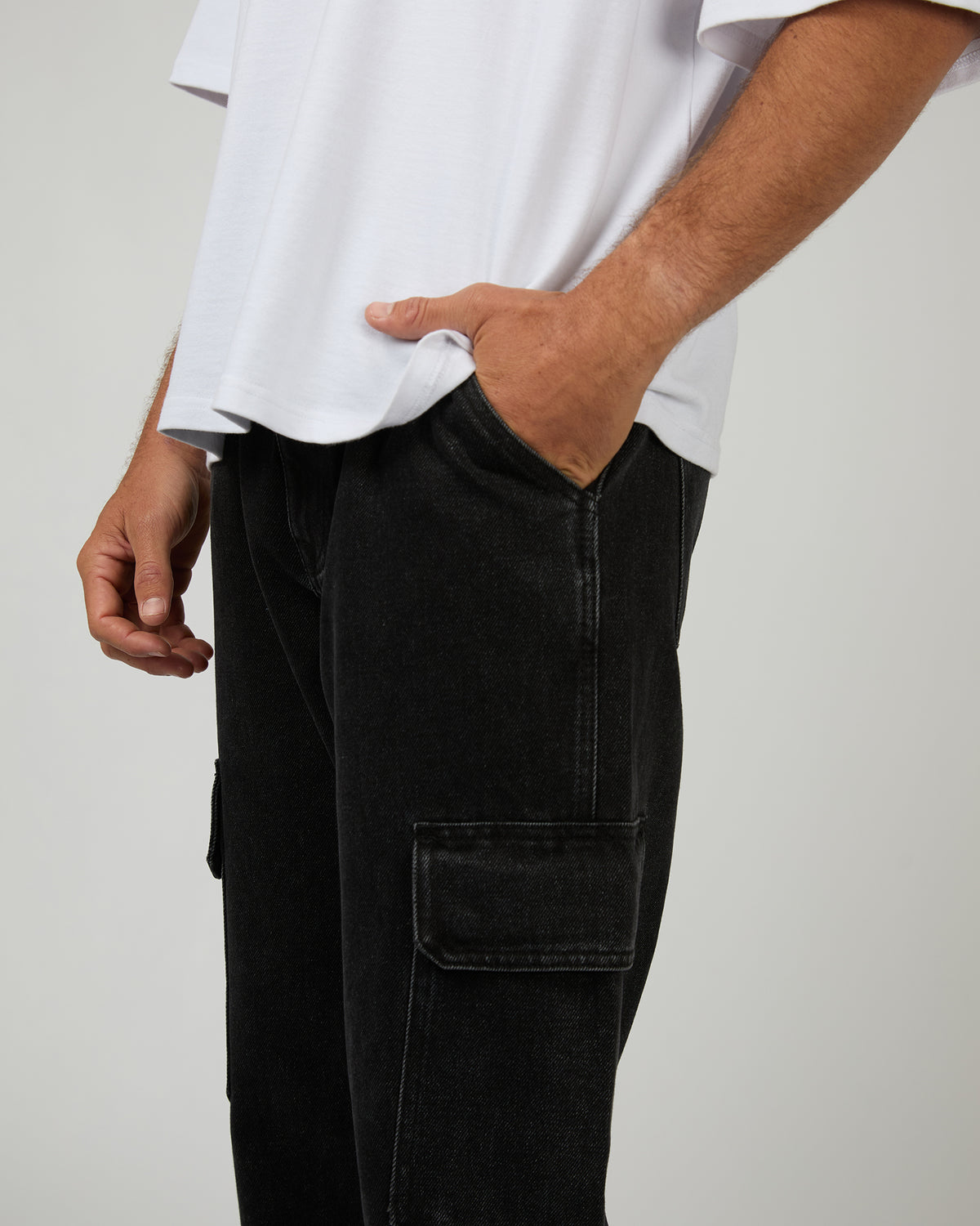 Embroidery Cargo Jean Washed Black