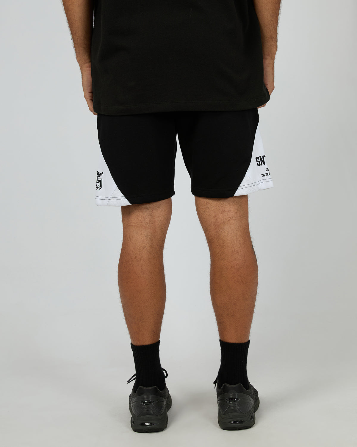 Conquered Short Black