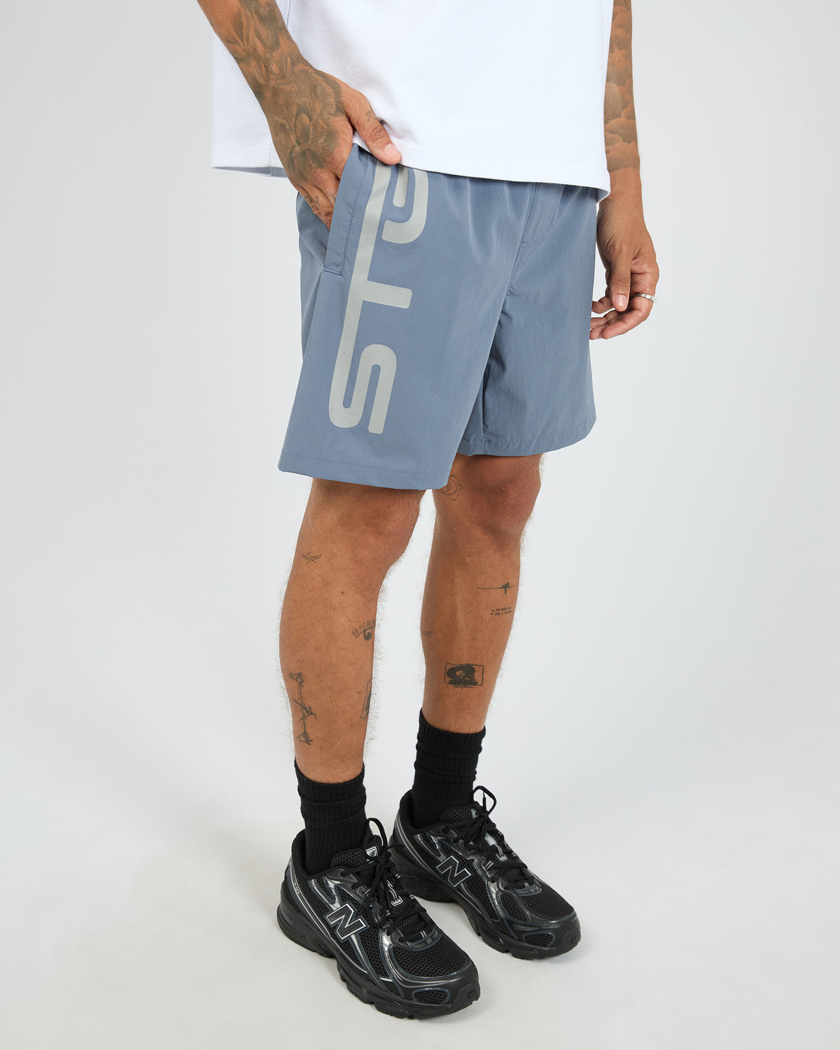 4385040.NAVY_4_1784701007000