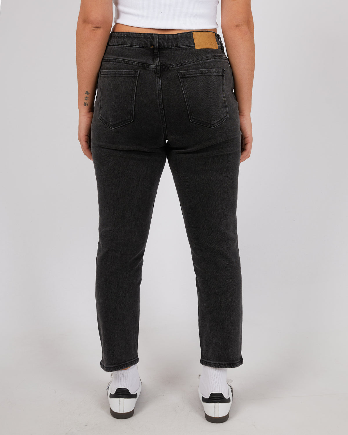 Monica Mom Jean Washed Black