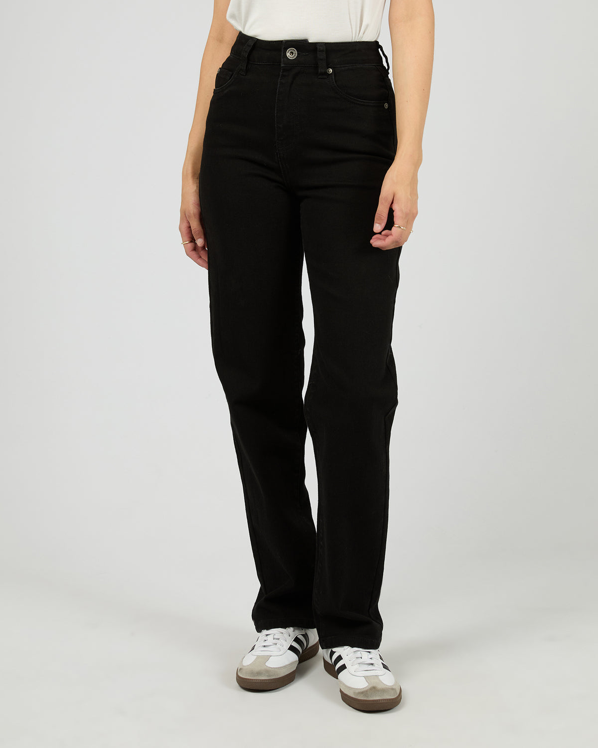 Mila Straight Comfort Jean Black