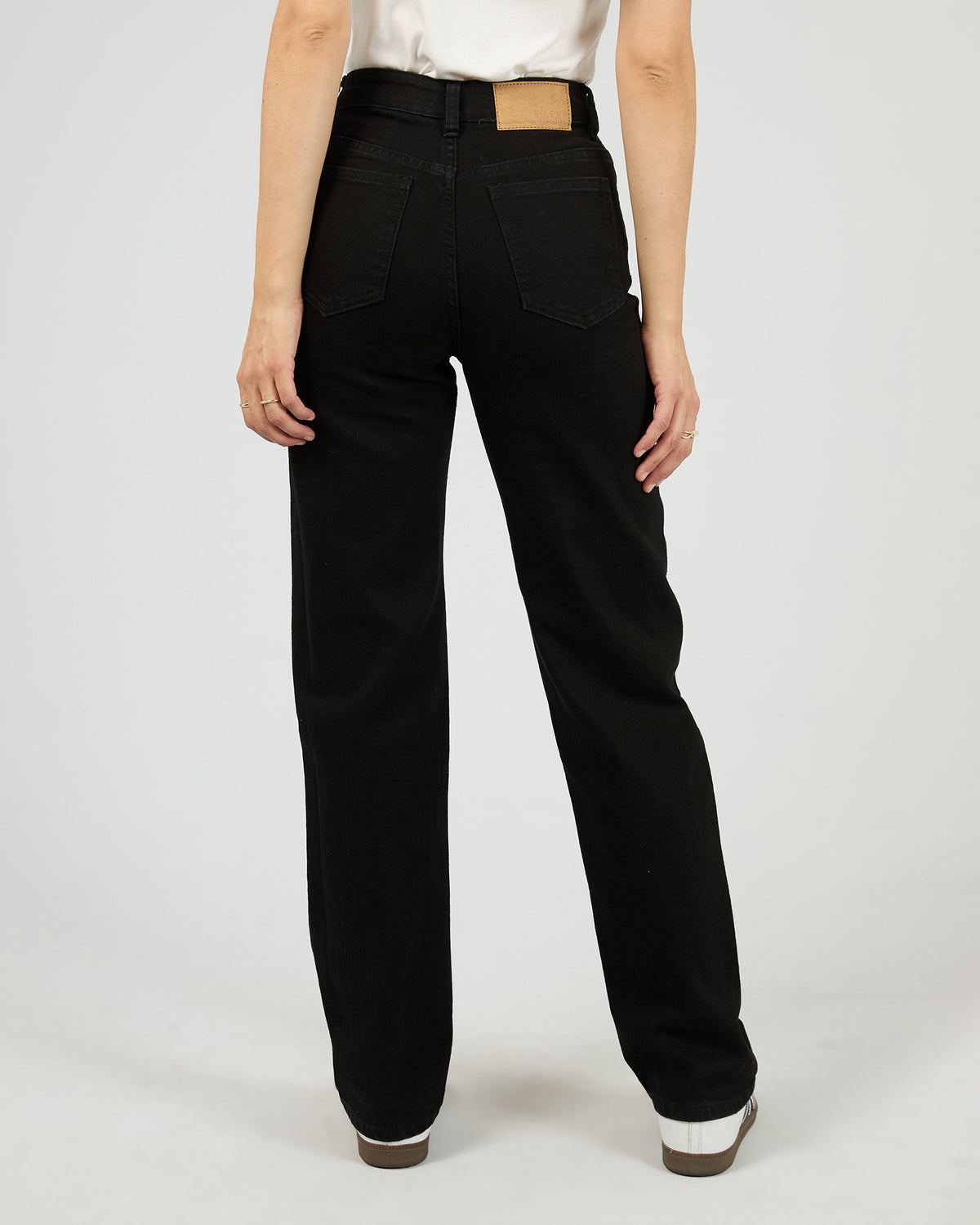 Mila Straight Comfort Jean Black