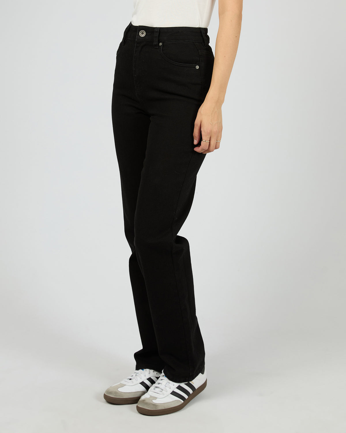 Mila Straight Comfort Jean Black