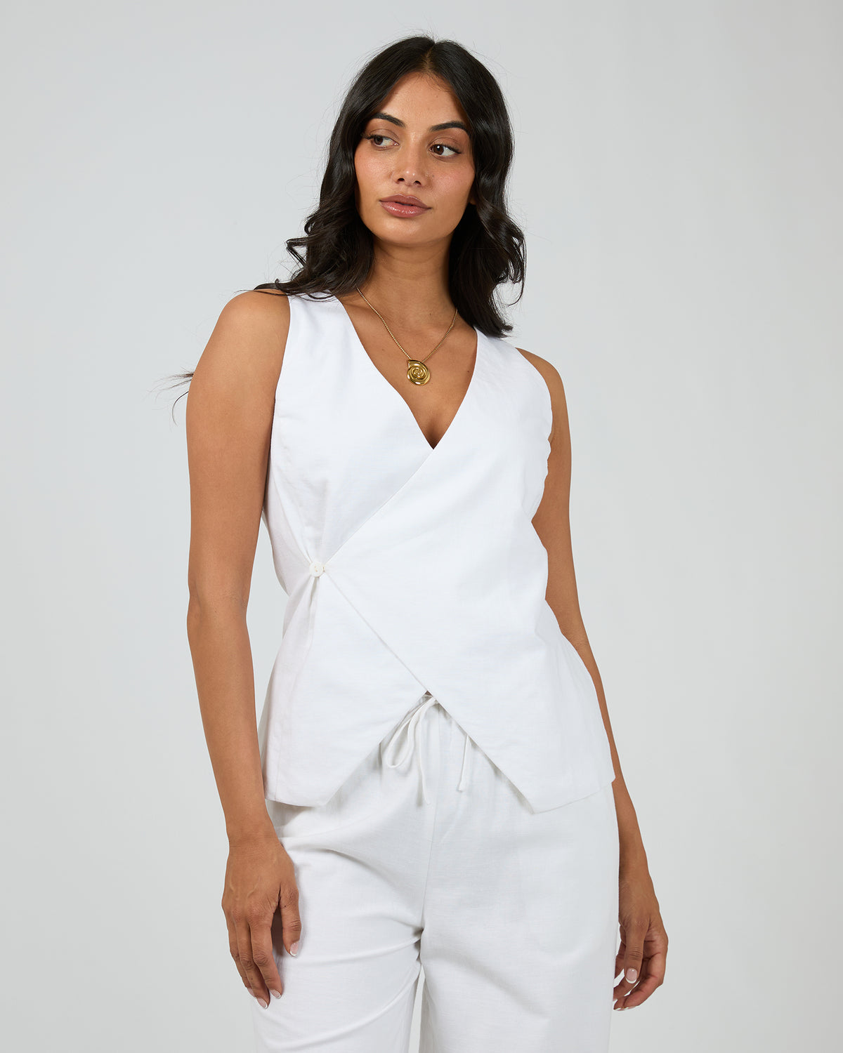 Willa Vest White