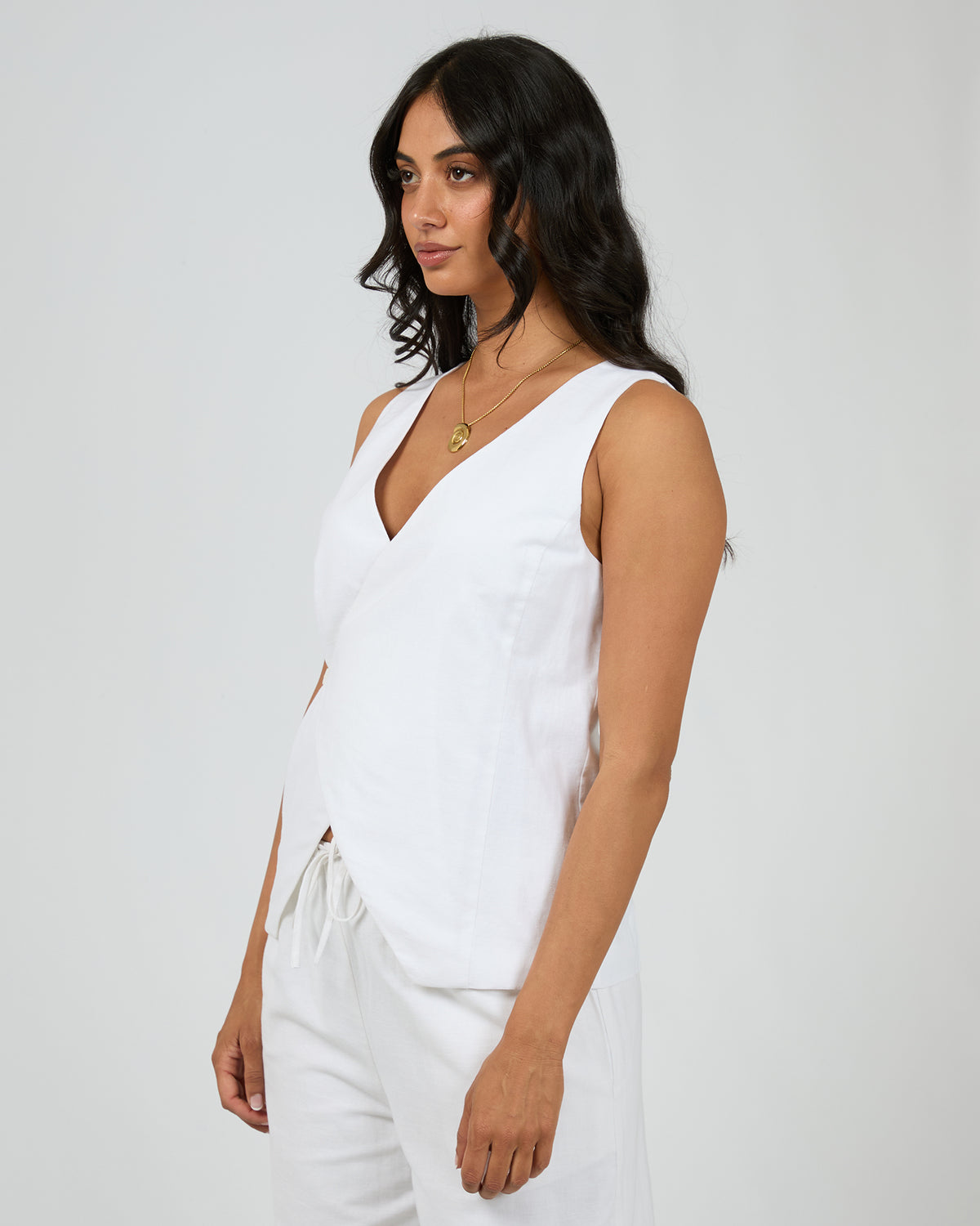 Willa Vest White