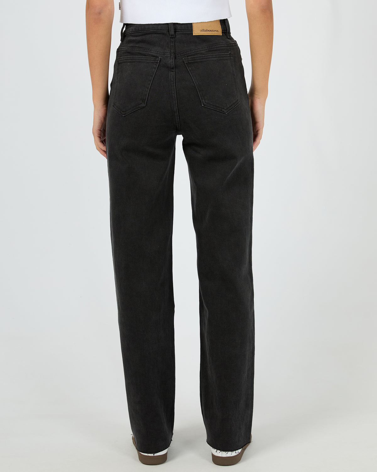 Skye Comfort Jean Washed Black