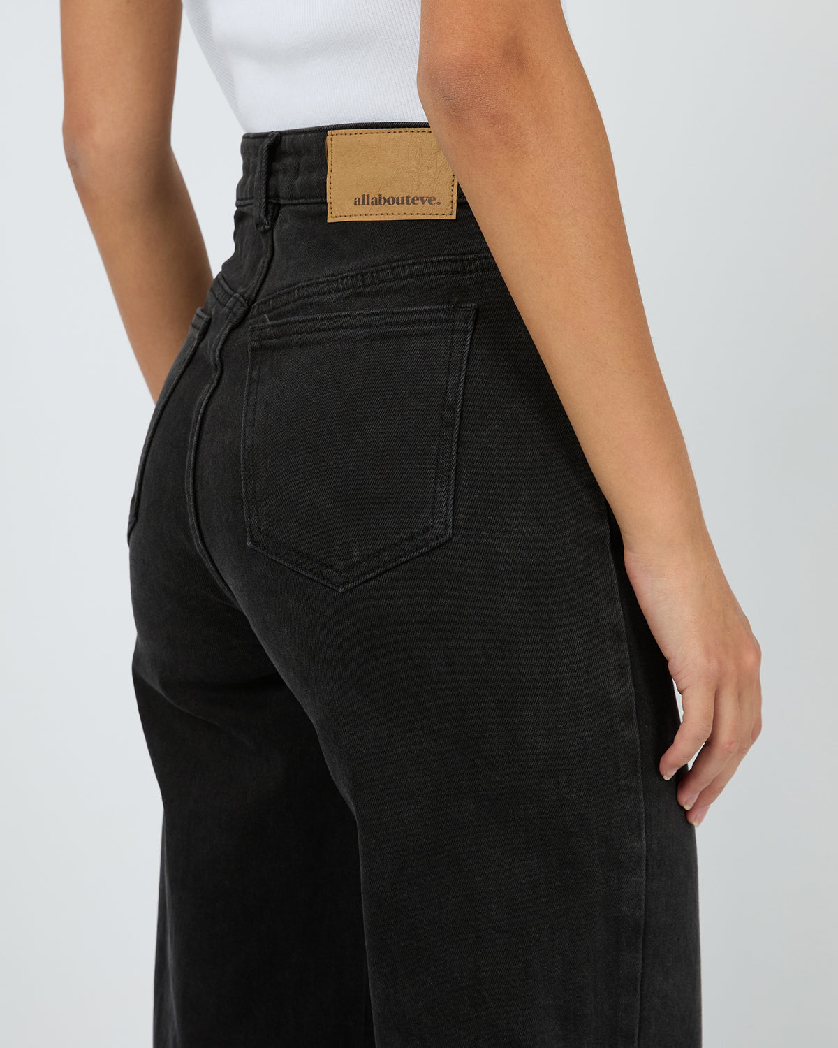Skye Comfort Jean Washed Black