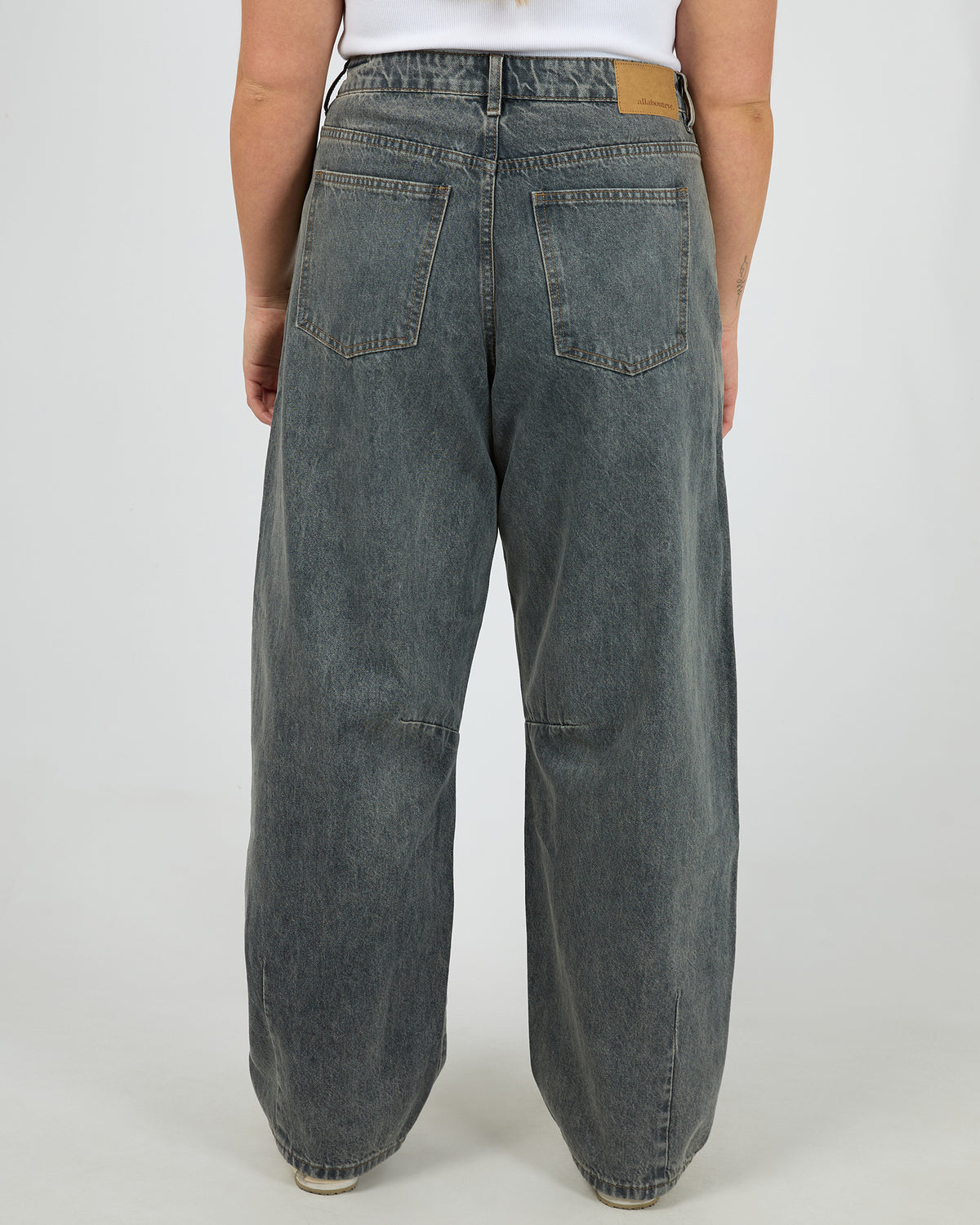 Hallie Barrel Leg Jean Slate