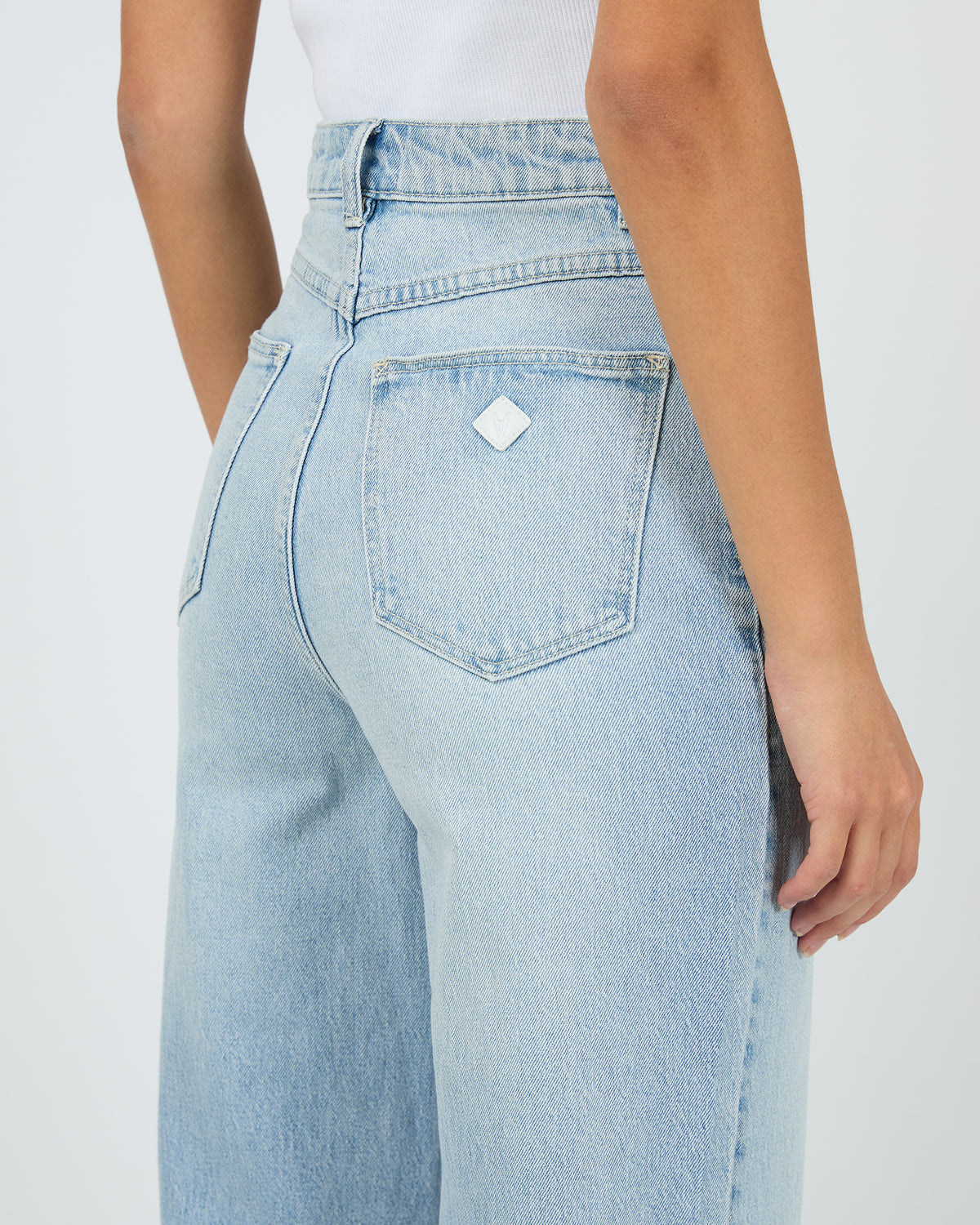 A 94 High &amp; Wide Jean Gina
