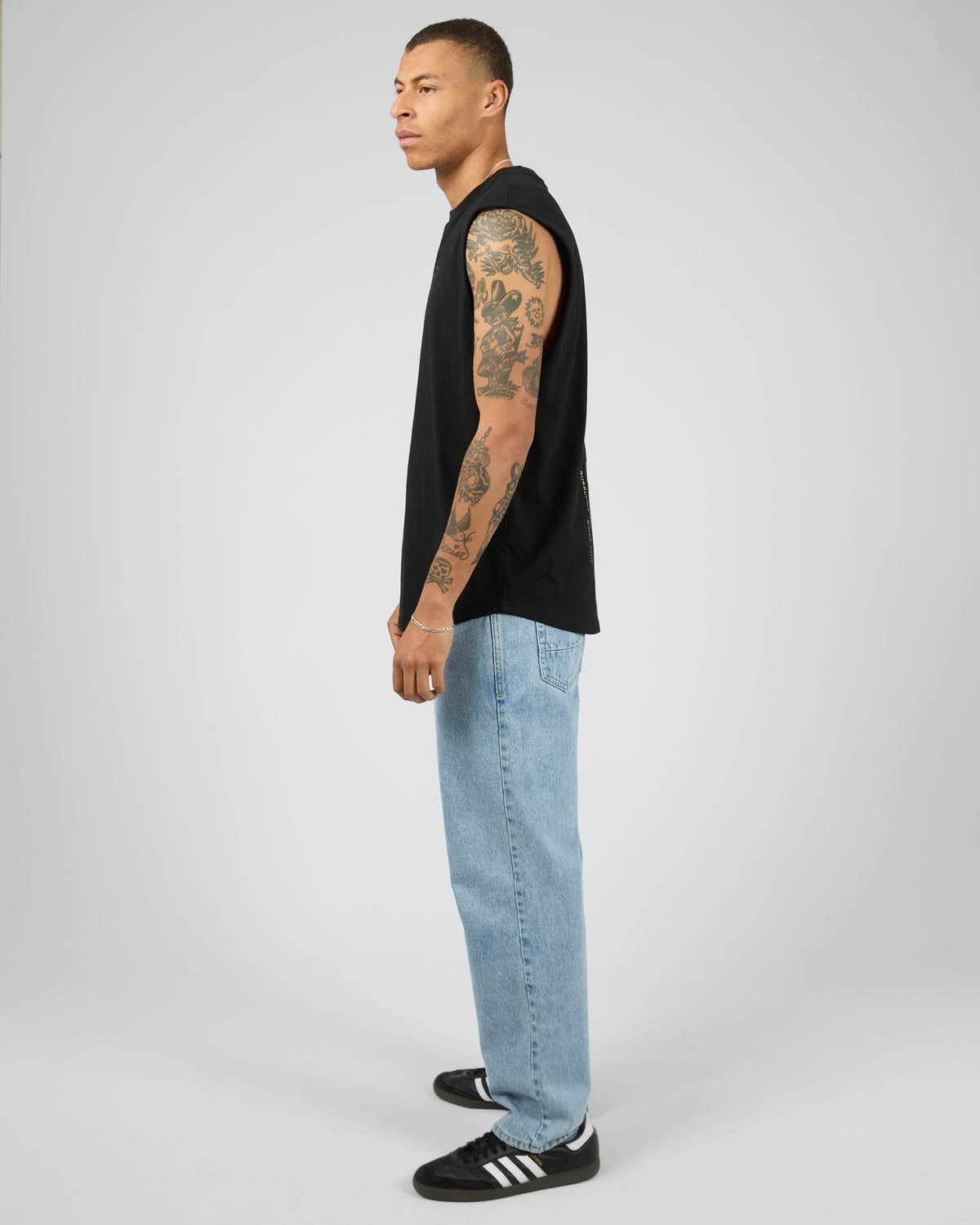 Deliberate Dual Curved Muscle Tee Black