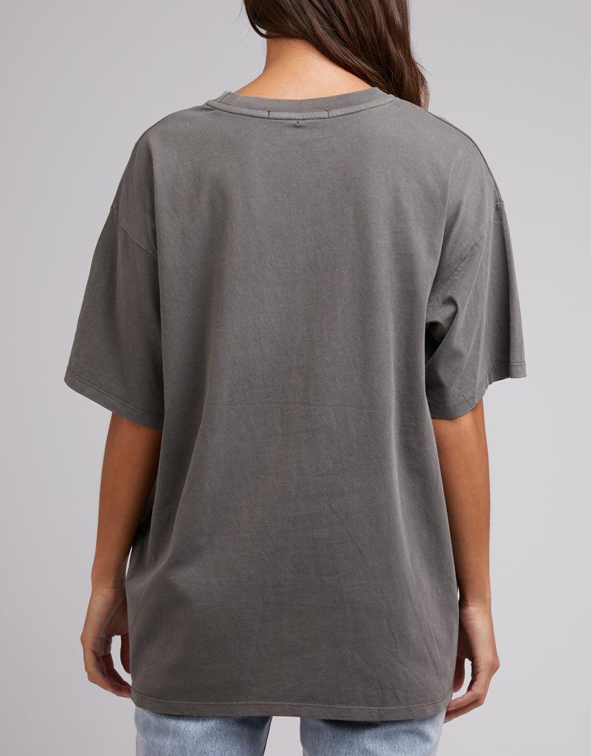 Silent Theory Ladies-Badge Tee Coal-Edge Clothing