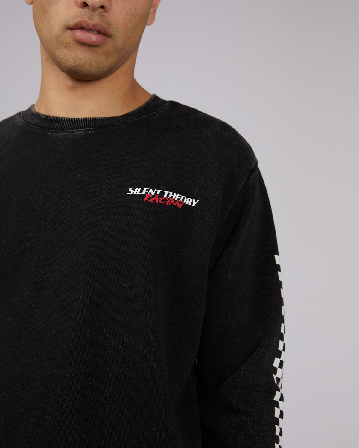 Silent Theory-Limits Scoop Crew Washed Black-Edge Clothing