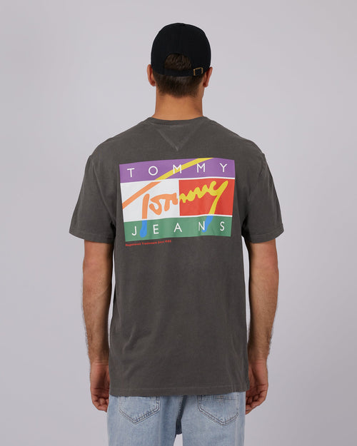 Tommy Hilfiger-Tjm Clsc Signature Pop Flag Tee Black-Edge Clothing