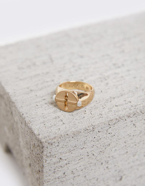Icon-Amplified Cut Out Signet Ring-med Gold-Edge Clothing